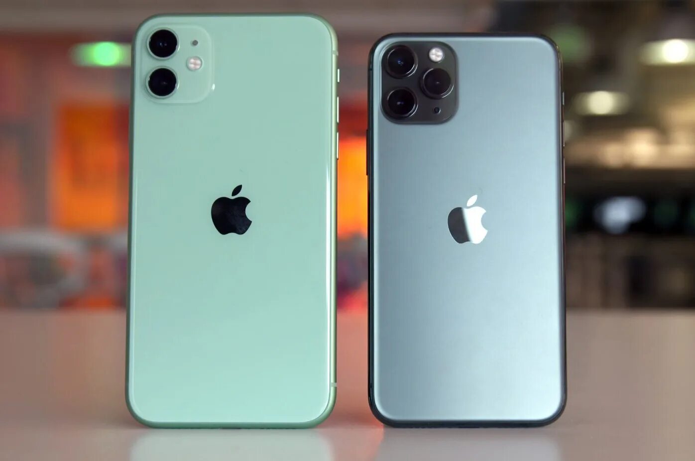 11 айфон лучше 10. Apple iphone 11. Apple айфон 11. Айфон 11 r. Apple iphone 11 Pro.