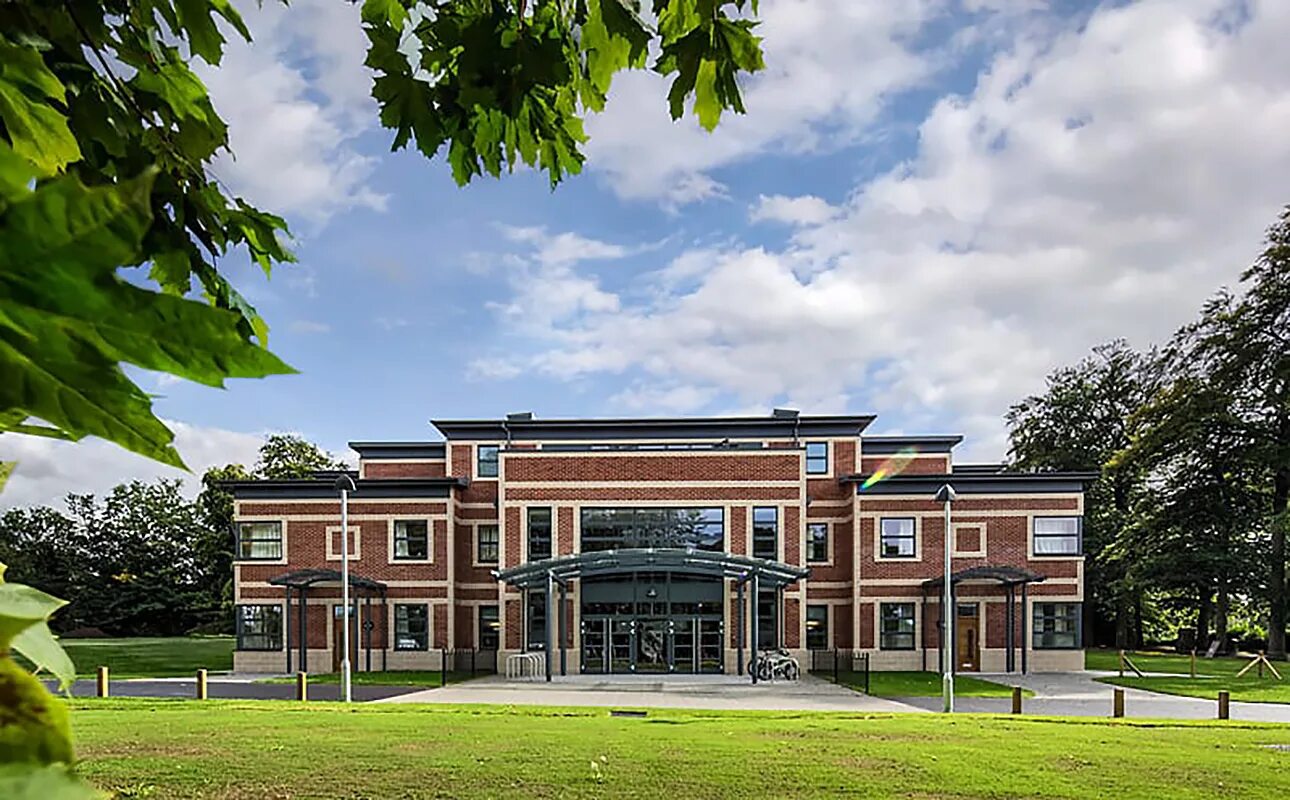 Buckswood school. Роял рассел. Роял рассел. Royal russell school. Royal school.