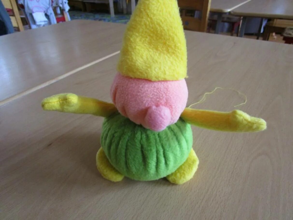 Заяц из клубков ниток. Маленькие гномики на елку. Новогодний декор из помпонов. Игрушки из помпонов и фетра. Валяние гнома.