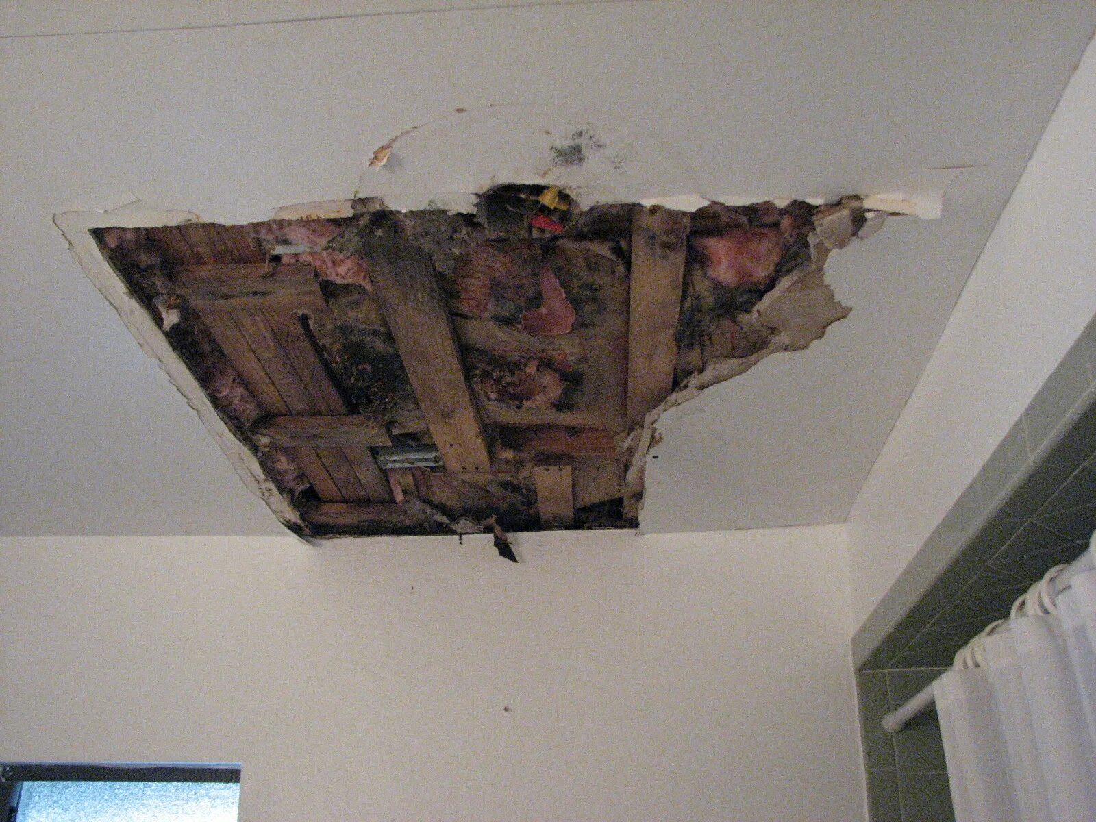 Drywall Water Damage Repair. Фото повреждения потолка. Working Ceiling Repair.