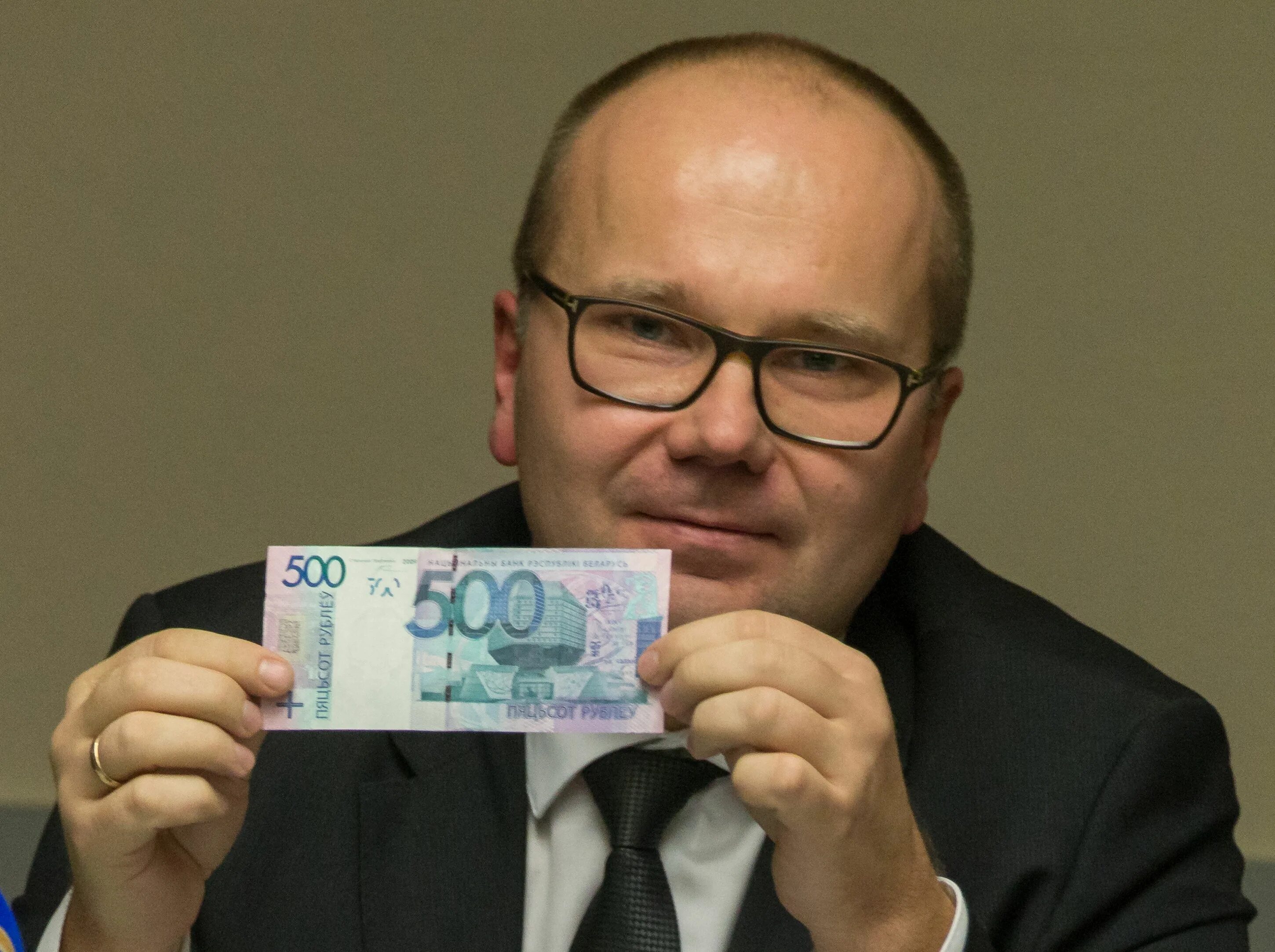 Деньги 2016 отзывы. Новые деньги. Новые деньги картинки. Новая Российская валюта. Нова валюта.
