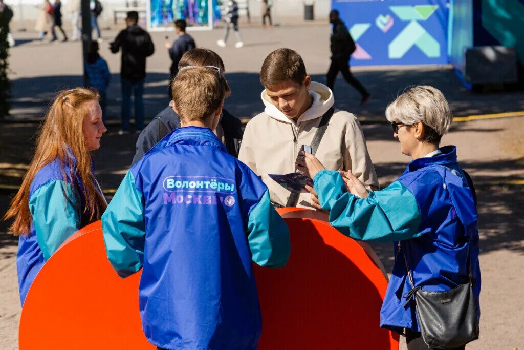 Ресурсный центр мосволонтер. Центр волонтеров в москве. Волонтёр мск. Центр молодежи москва волонтерство. Москва в движении волонтеры.