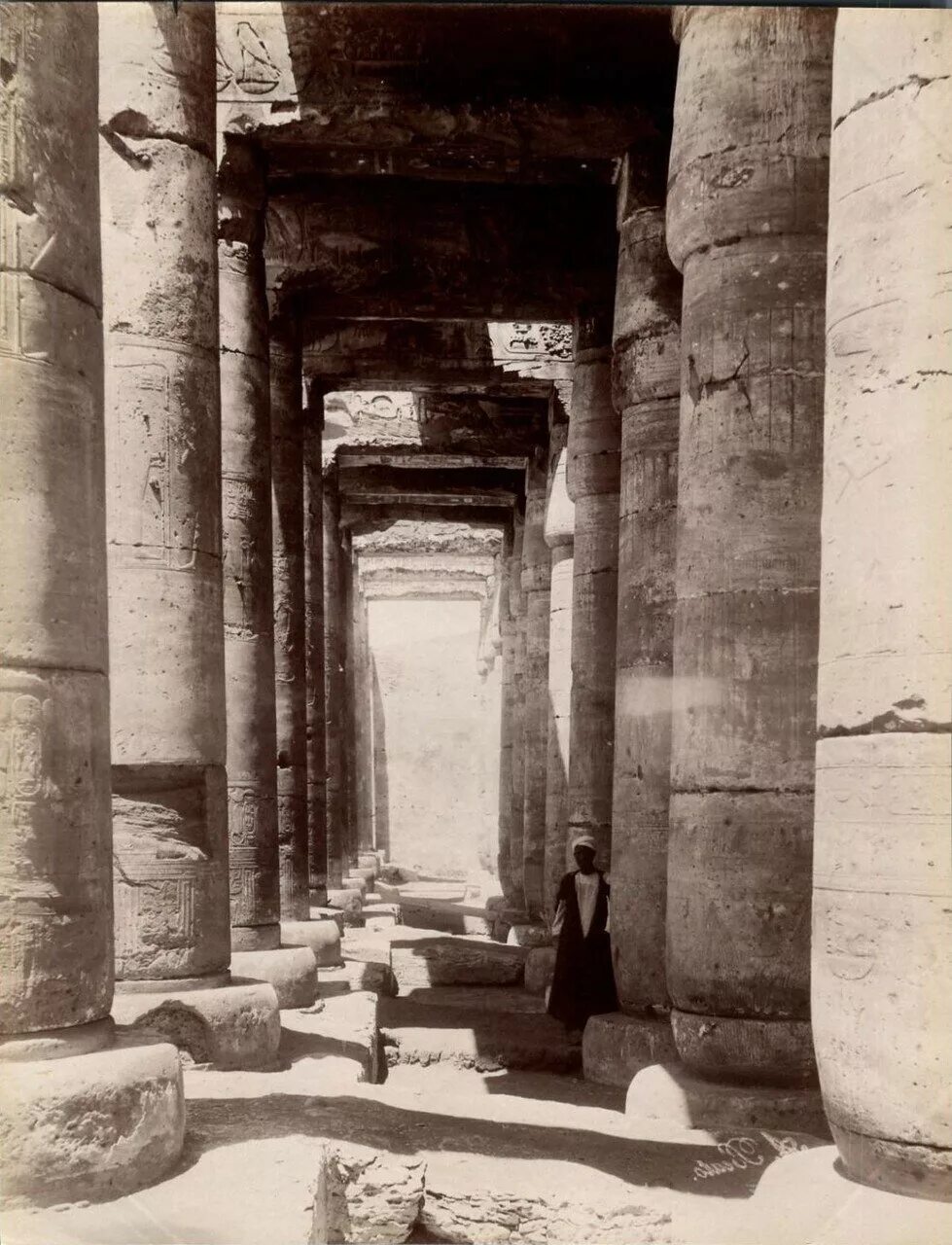 Ночью первым из колонны обломав. Храм Абидос Египет. Храм сети 1. Древности. Египет колонны.