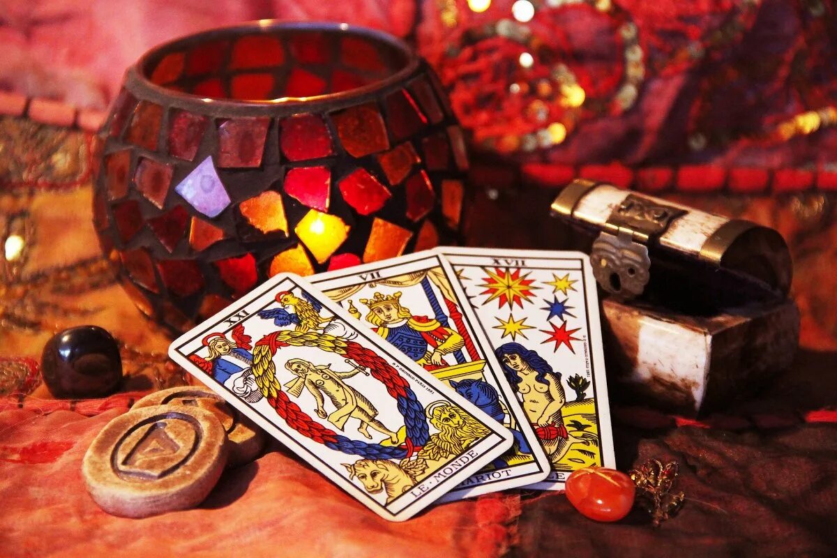 Магические обряды. Девушки гадают. Магия таро. Таро esoteric. Тарологи на 2024 год.