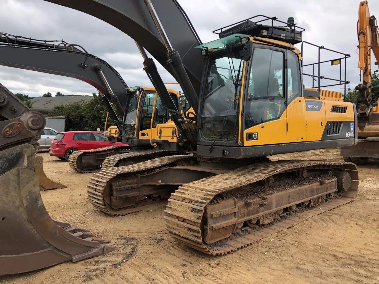 Гусеничный экскаватор volvo ec300dl. Volvo 300 экскаватор. Volvo ес300dl. Volvo ec300dl. Вольво ес 300 dl.