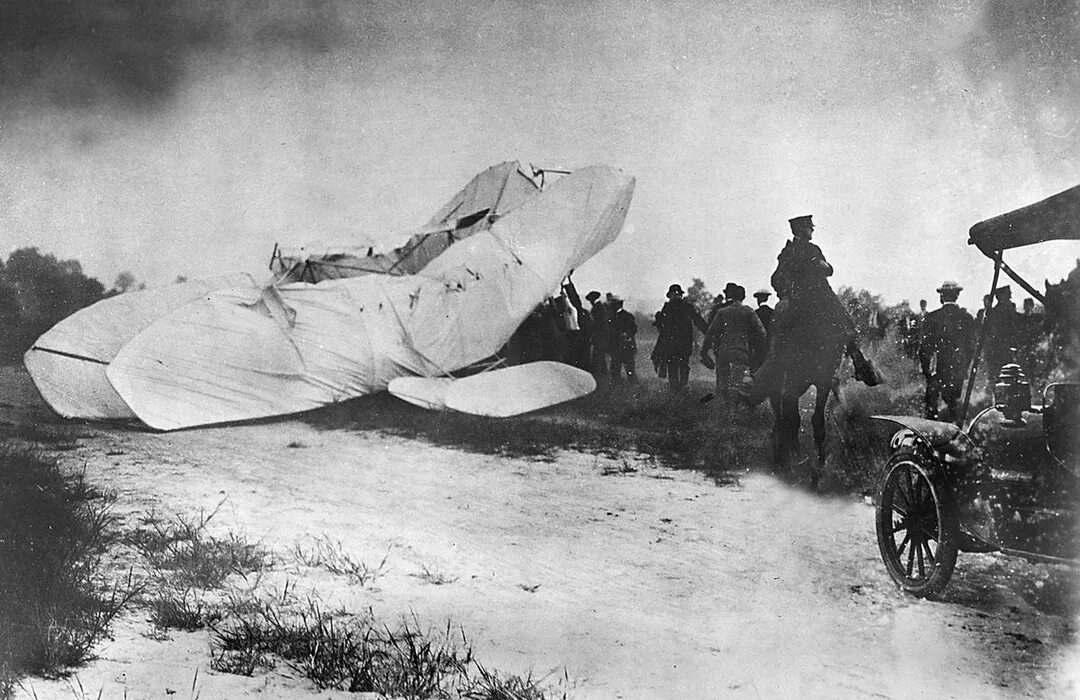 Братья Райт первый самолет. Авиакатастрофа братья Райт. Самолет 1903 года. Самолёт братьев Райт 1908 фото. Первые авиакатастрофы