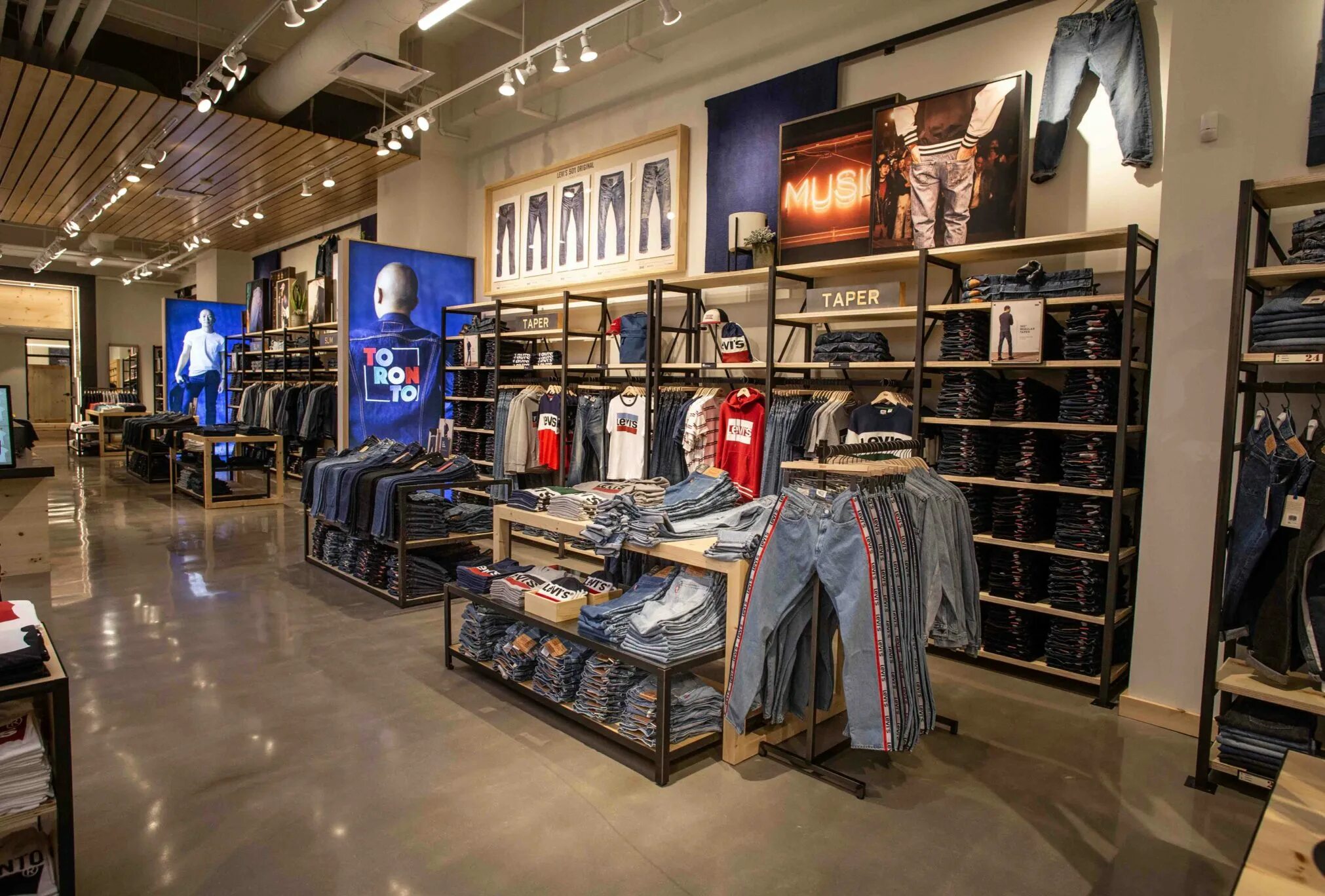 My good store. Levis Store. Магазин левайс в Москве. Левайс витрина. Levis Европолис.