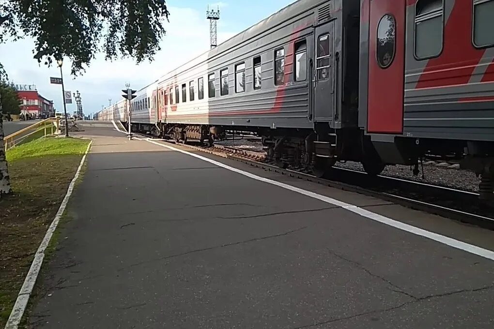 Есть ли в поезде архангельск. РЖД поезд Архангельск Котлас. Поезд Котлас Архангельск. Тэп70 Котлас. Поезд тэп70 в Котласе.