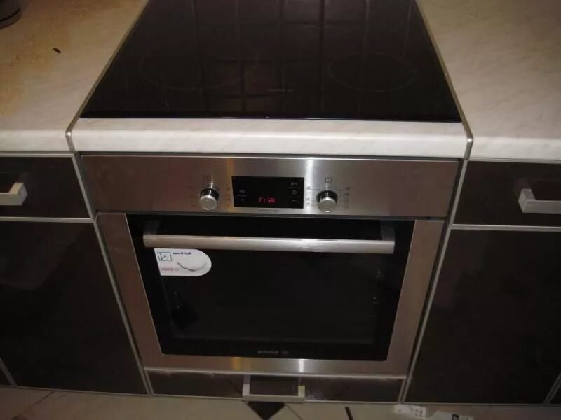 Как правильно установить встроенный духовой шкаф. Bosch hbj514eb0r. встраиваемый духовой шкаф в столешницу. плита с духовкой встроенная в столешницу. встроенная плита в столешницу и духовой шкафы.