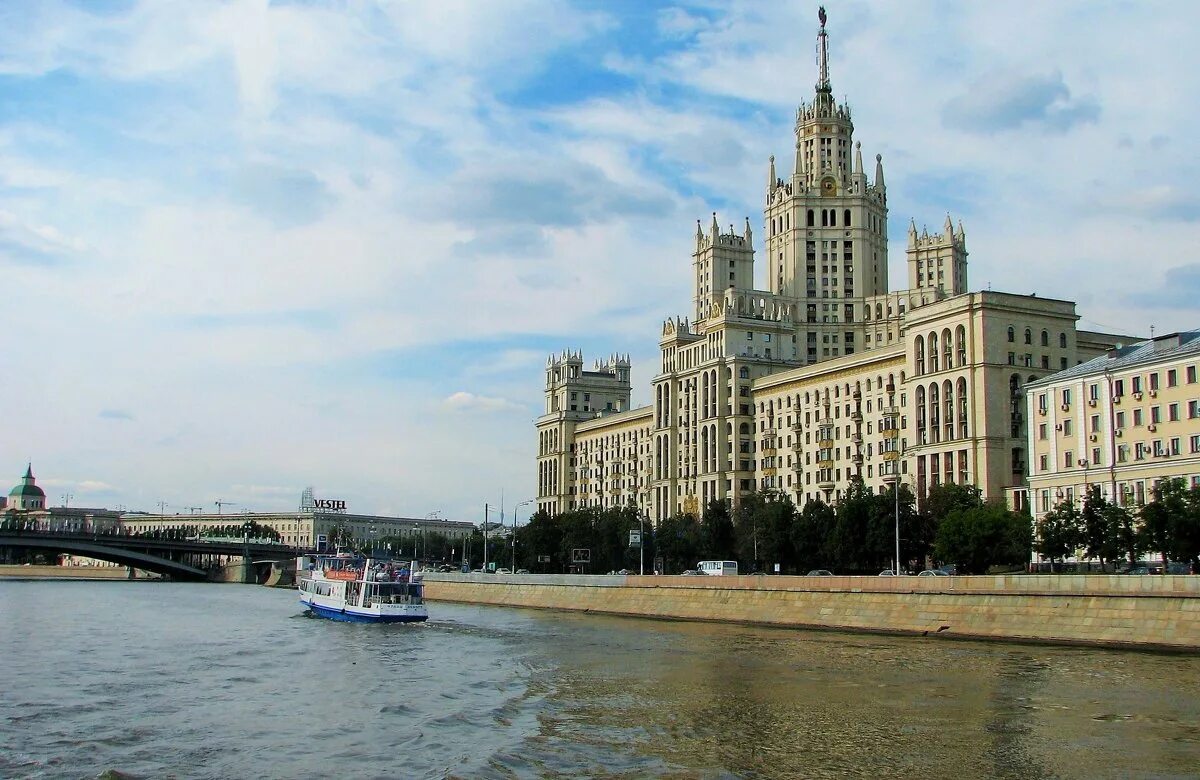 знаменитости на котельнической набережной. знаменитости на котельнической набережной. дом на котельнической набережной галина уланова. знаменитости на котельнической набережной. высотка на котельнической набережной.