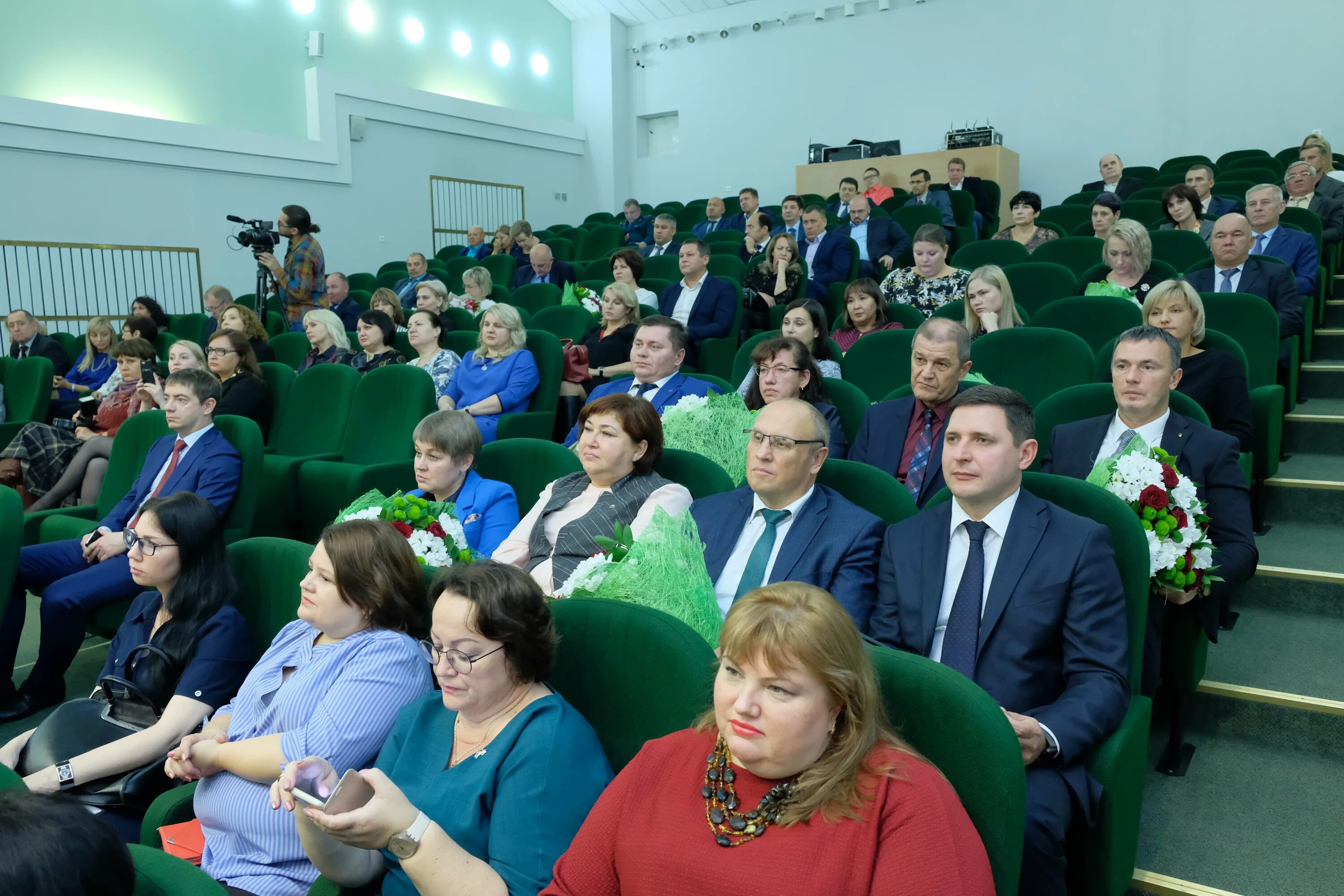 При погрузке технике на трал водителем. Новый уренгой работа вахтовым методом. Работа в тайге вахтовым методом для мужчин. При погрузке технике на трал водителем. Свежие вакансии новый уренгой сегодня.