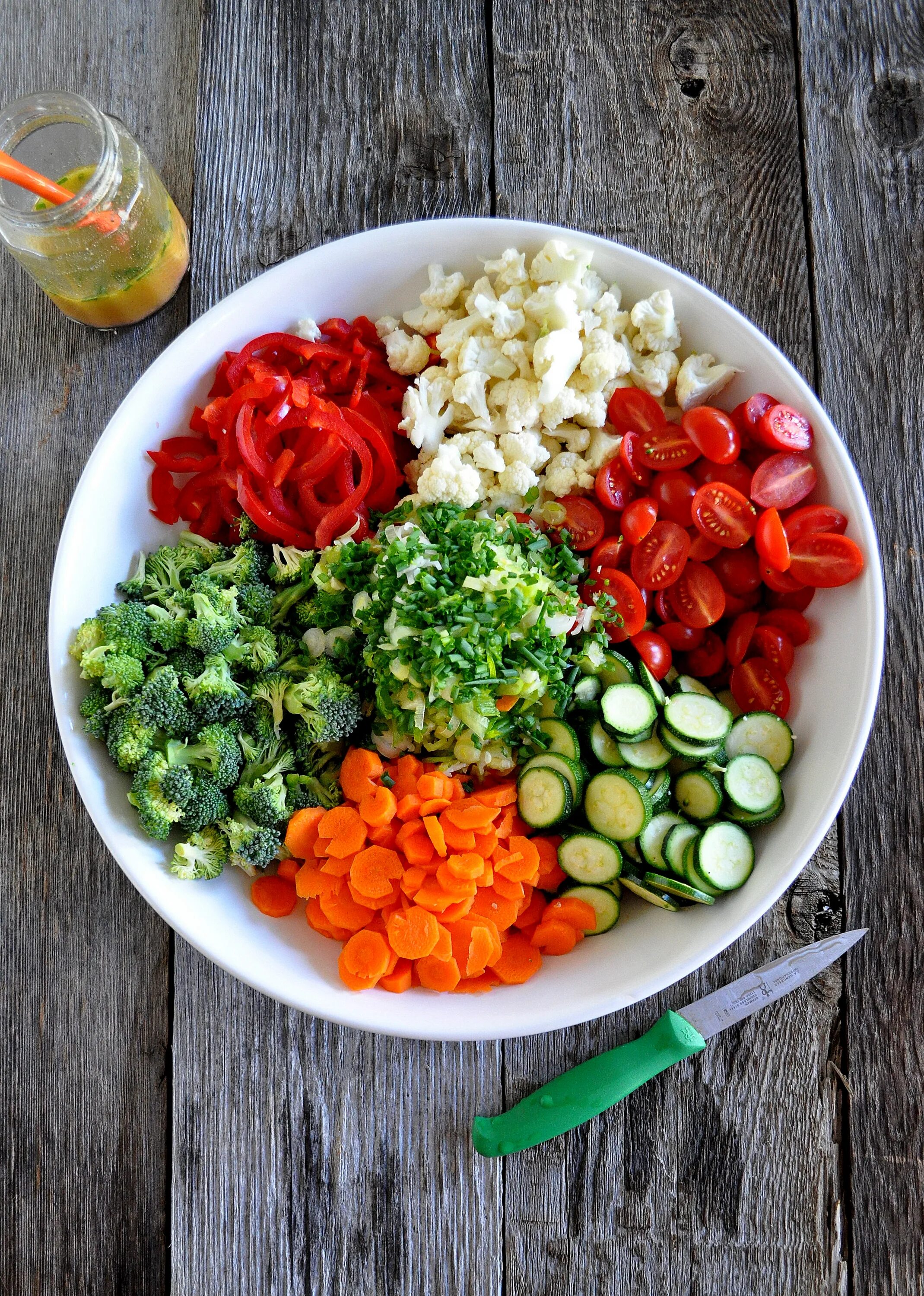 Салат. Овощной салат. Салат из сырых овощей. Лат. Варианты салата из овощей