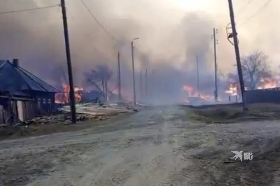 Пожар в здании. Пожар в верхней пышме. Дом горит. Пожар в поселке сосьва. Пожар красная поляна.