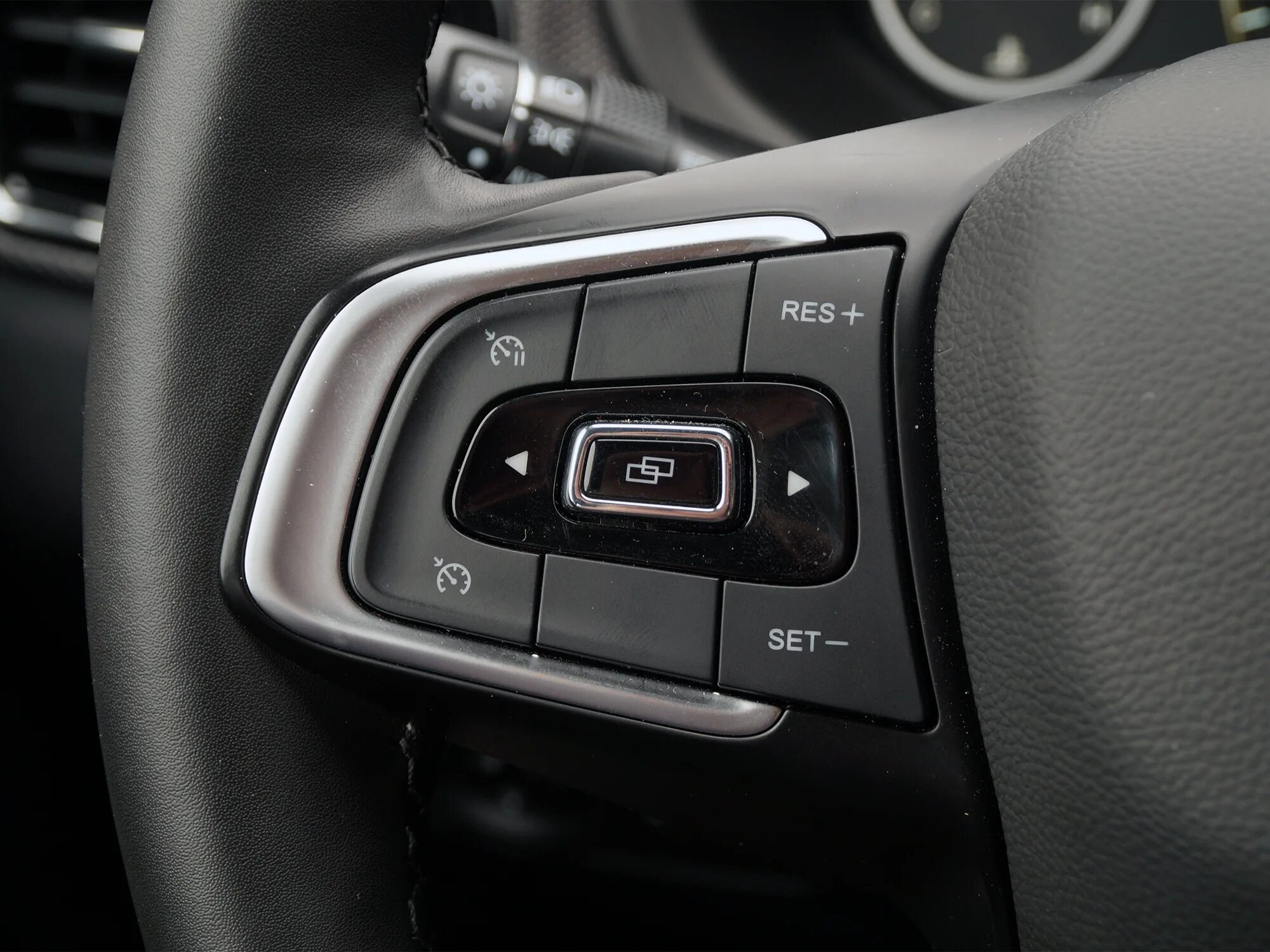 Блок кнопок chery tiggo 4. Usb зарядка в штатное место chery tiggo t11. Кнопка аварийки чери тиго т11. Кнопка автоматической парковки. Кнопка чери тигго.