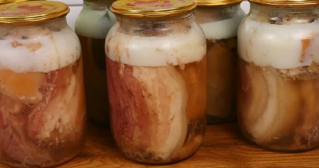 Приготовление сала в банке. Приготовление сала в банке. Сало соленое шпик. Шпик в банке. Сало в банках в рассоле.