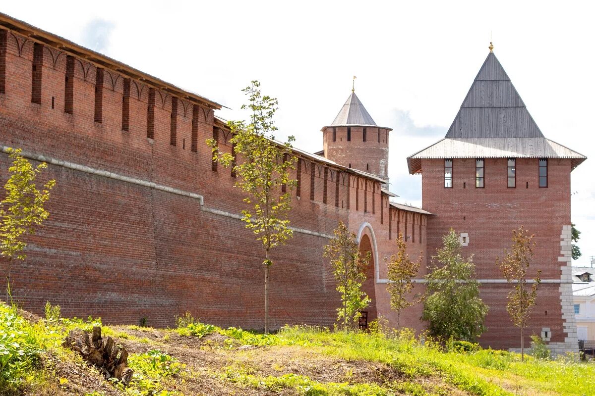 Сколько кремлей в нижнем новгороде. Нижегородский Кремль Нижний Новгород. Кремлевская стена Нижний Новгород. Нижегородский каменный Кремль. Стена Нижегородского Кремля.