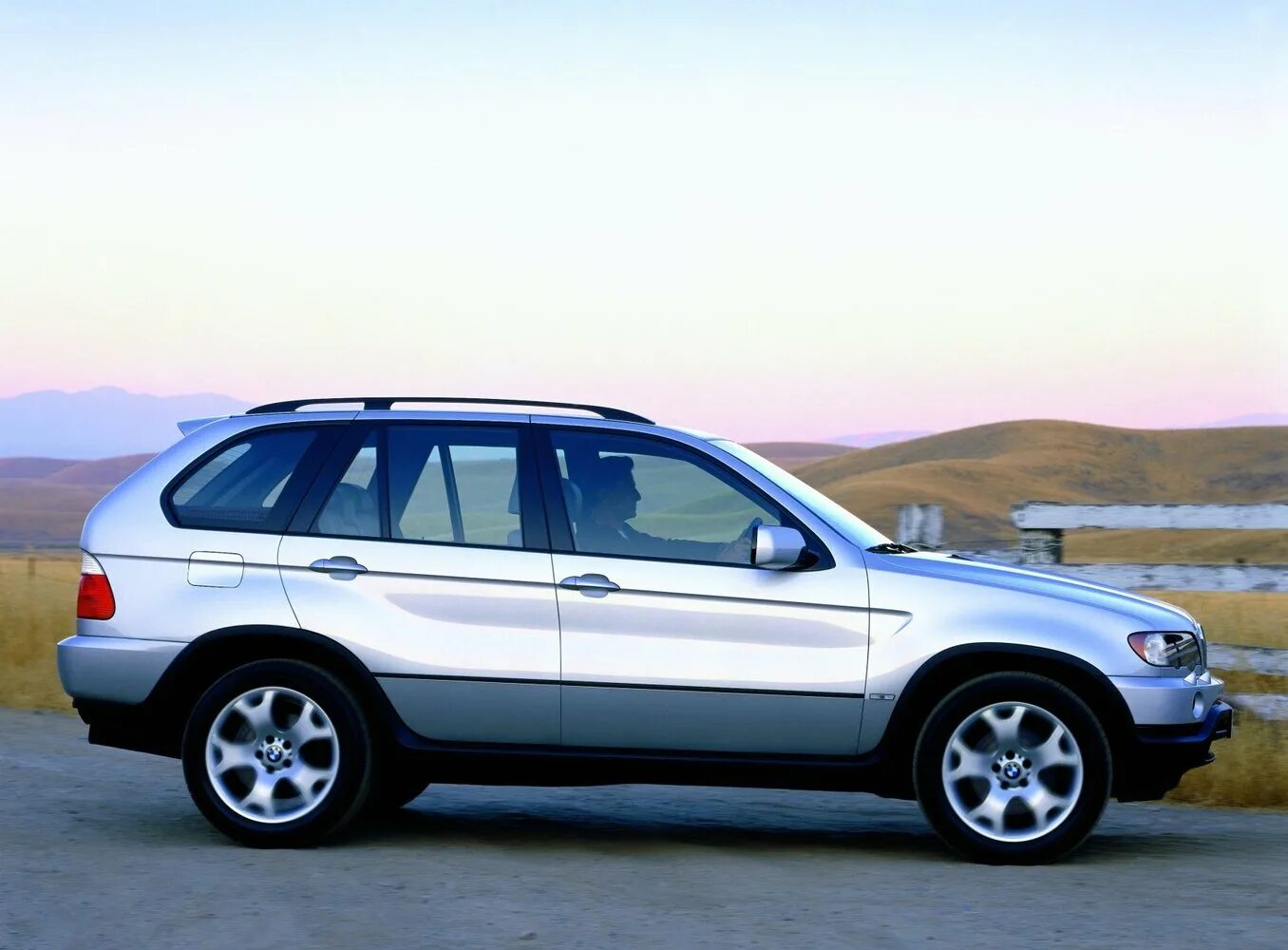 Honda cbr 600 f4. Bmw x5 e53 restyling. Honda cbr 600 f4i 2002. бмв икс 5 е 53. бмв x5 е53.