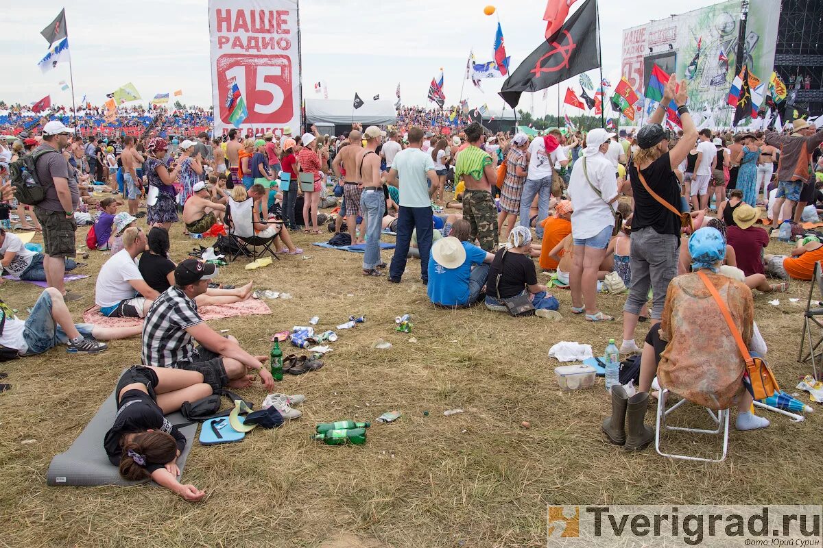 Рок фестиваль нашествие 2022. Нашествие дата начала. Нашествие дата начала. Нашествие 2002 раменское. Большое завидово нашествие 2021.