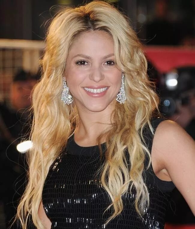 Shakira isabel mebarak ripoll. Рождение шакиры. Рождение шакиры. Shakira 1995. Рождение шакиры.