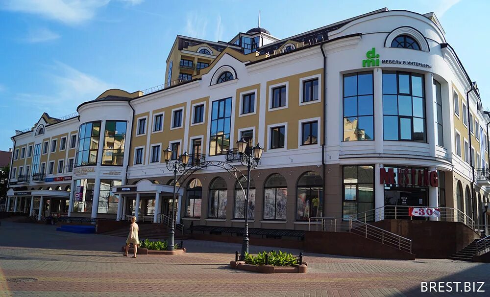 Брест советская улица 50 авеню. Дидас брест мгазиннизких цен. Брест торговые центры. Брест советская отель. Брест бизнес центр.