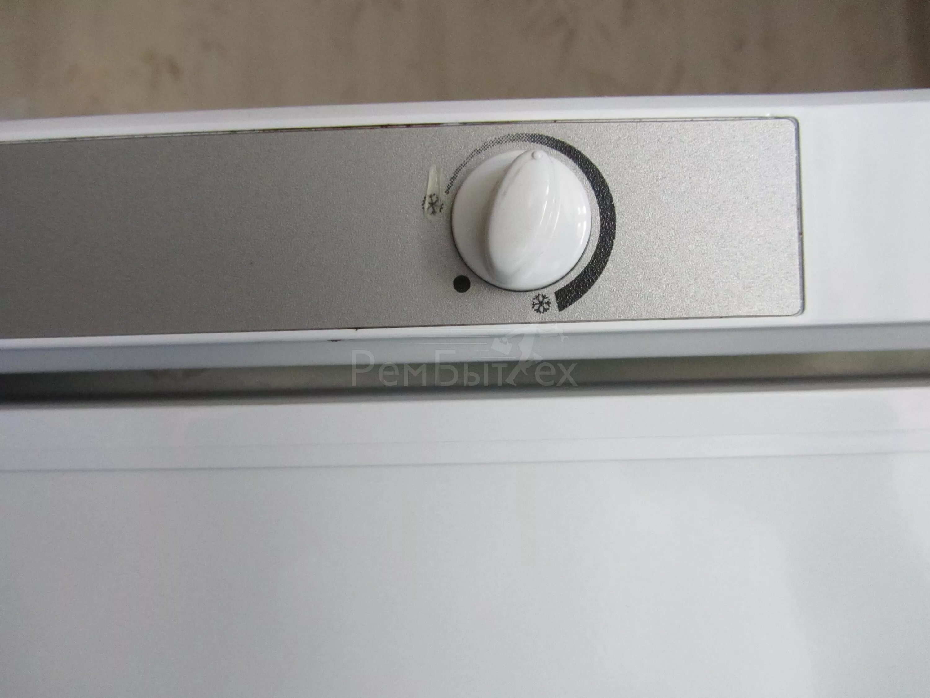 Индезит холодильник sb200 терморегулятор. Холодильник Бирюса 122 регулятор холода. Регулятор холода в холодильнике Индезит. Индезит как выставить температуру