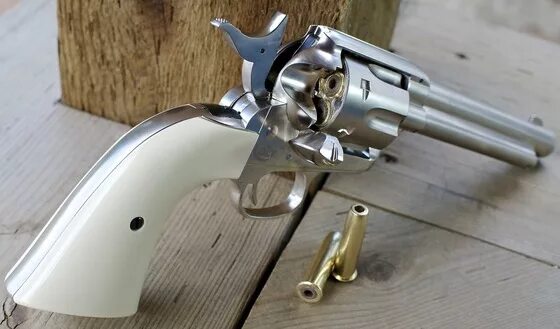 Короткая реплика. Umarex Colt 45 Single Action. Револьвер Colt Single Action Army 45. Кольт Миротворец Умарекс. Револьвер Colt Peacemaker Umarex.