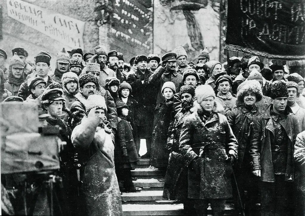 Революция 1921. Ленин в 1921 году. ленин в 1919 году.
