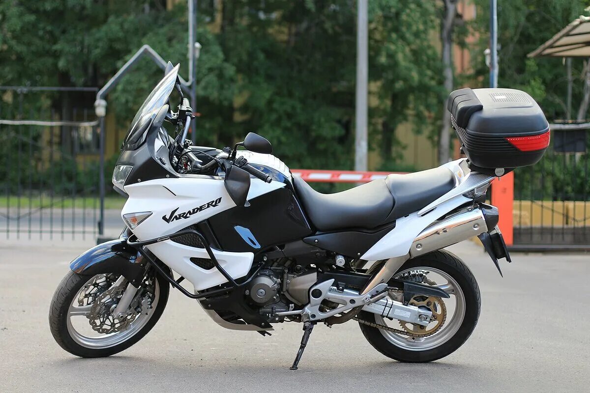 Варадеро характеристики. Honda varadero 125. Honda varadero 1000. Хонда xl1000v varadero. Varadero мотоцикл 1000.