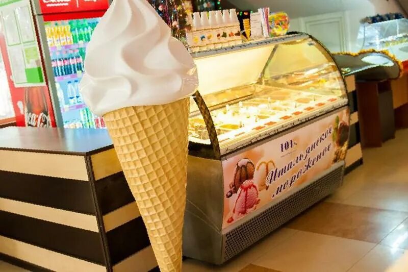 Мороженое в торговых центрах. Киоск в виде мороженого. Магазин "мороженое". Продает мороженое. 33 пингвина ларек.
