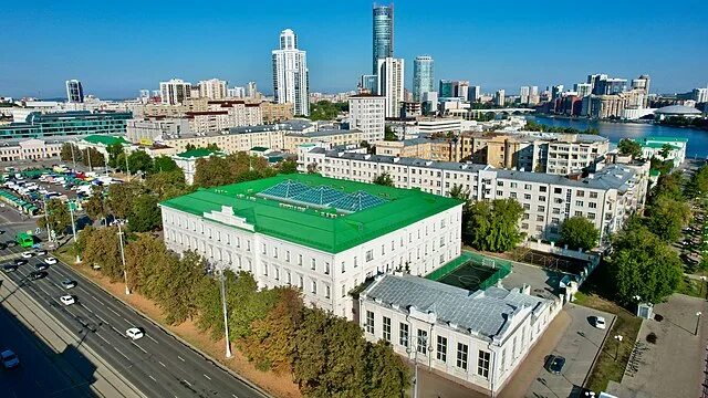 Молния! Линейка в 35-й гимназии - Образование - Официальный портал Екатеринбурга