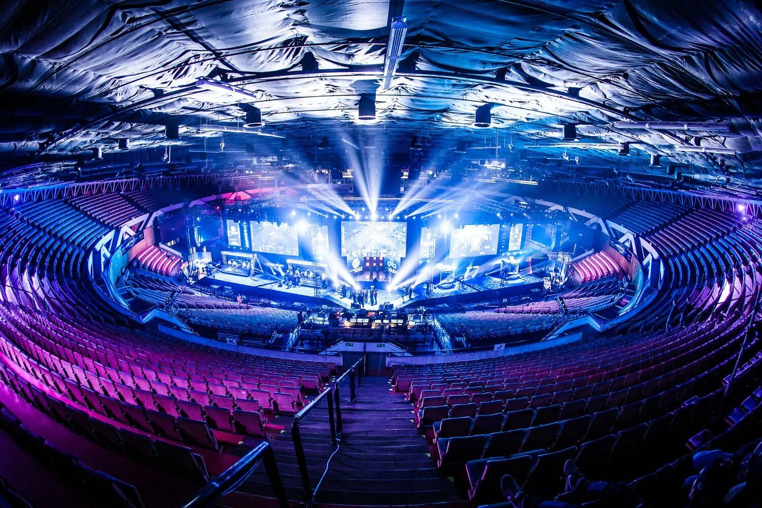 Gaming stadium. Сподек Арена Катовице. Арена IEM Katowice 2020. Сподек Арена IEM Katowice. Katowice Кибер Арена.