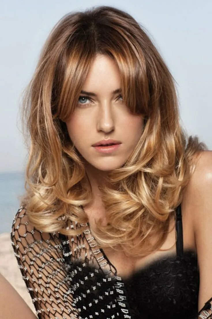 колорирование на стрижку каре. каскад лесенка филировка. каре каскад колорирование. мелирование на волосы средней длины с челкой. мелирование на русые волосы с челкой.