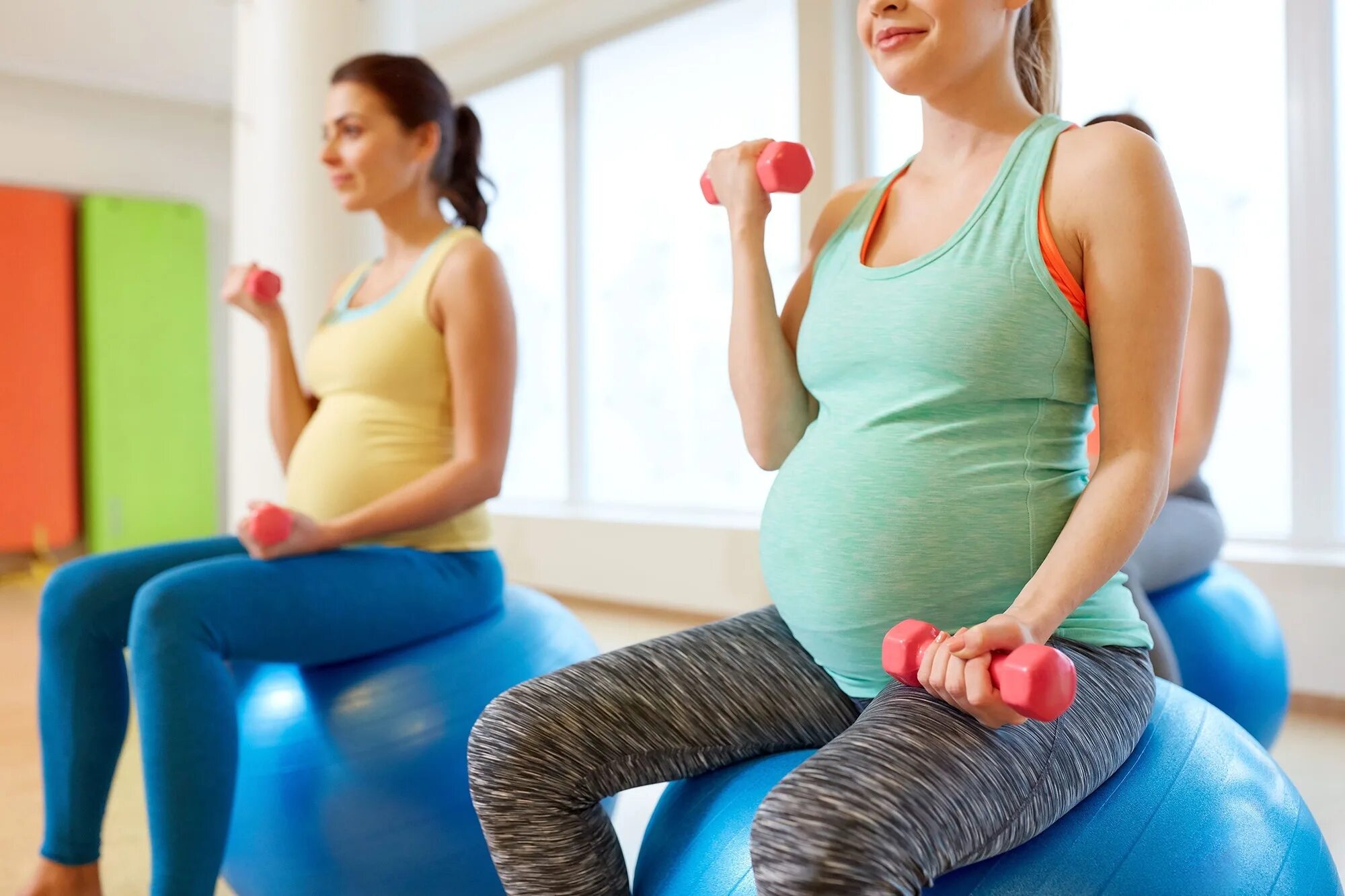 During 30. Занятия для беременных. Фитнес для беременных. Физическая активность беременных. Занятия фитнесом для беременных.