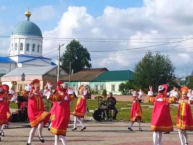 Кромы праздник. Хореографический ансамбль мечта Кромы Орловская область. Праздник в п .Кромы. Танцы в пгт. Кромы Орловского района.