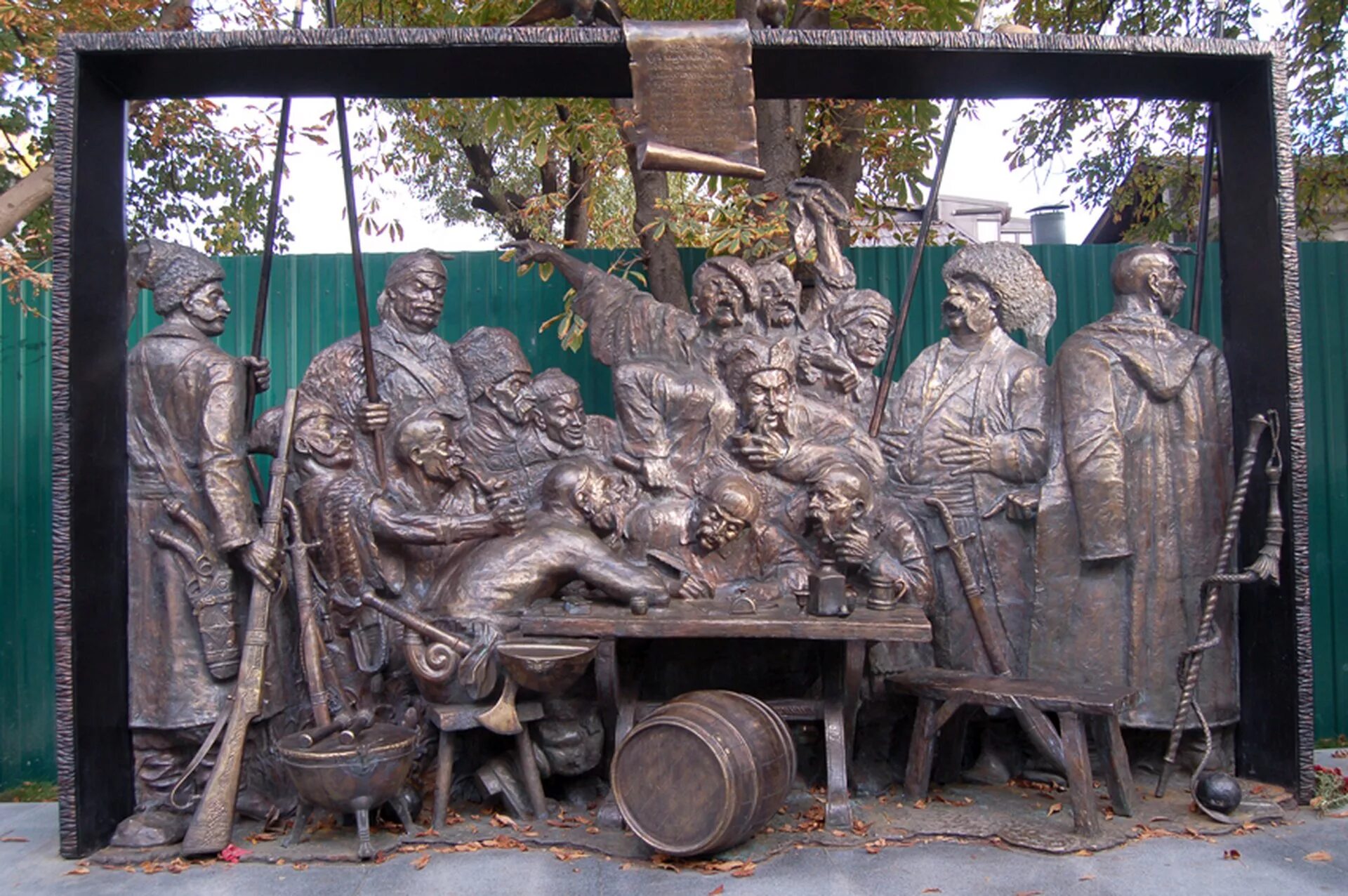 Краснодар запорожцы. Памятник запорожским казакам в краснодаре. Краснодар запорожцы. Памятник запорожцам в краснодаре. Запорожцы скульптура в краснодаре.
