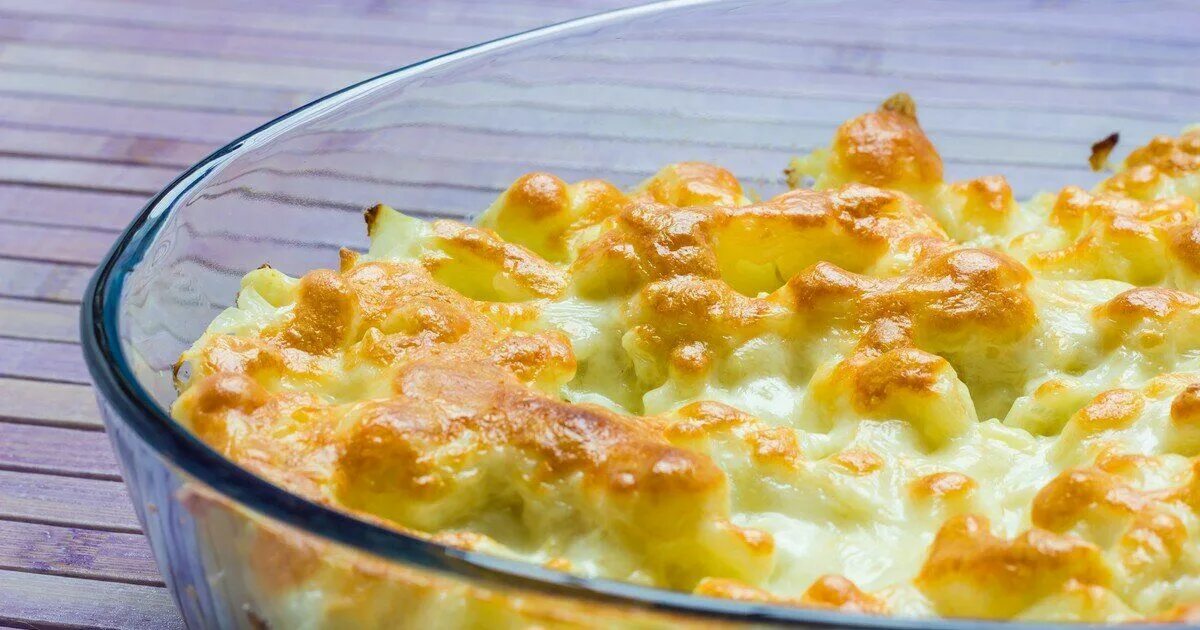 Цветная капуста с молоком и яйцом. Запеканка из цветной капусты. Запеканка из цветной Капу. Цветная капуста запеченная с сыром. Запеканка с цветной капустой в духовке