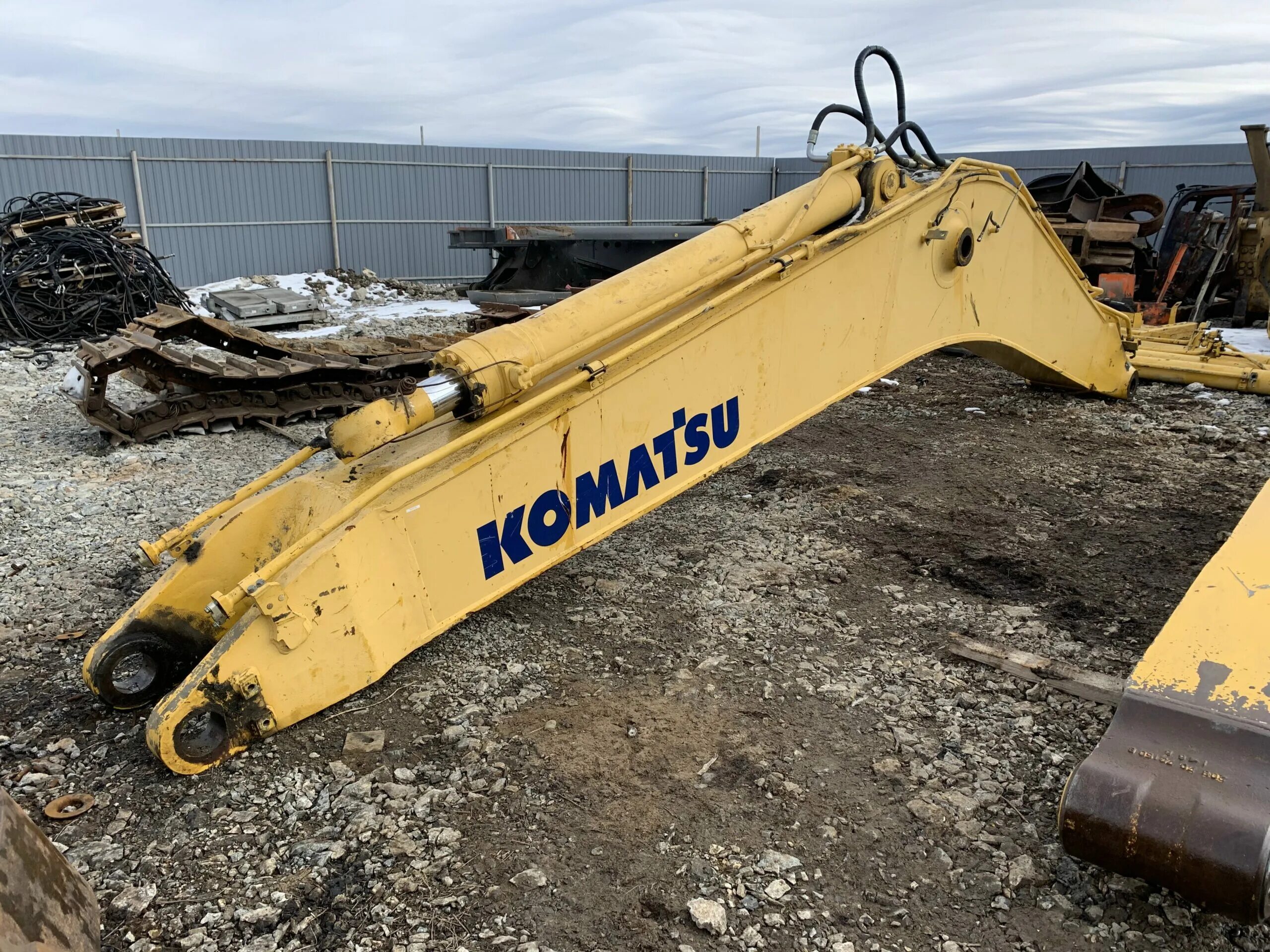 Экскаватор комацу 400. Komatsu pc400-7. Стрела экскаватора Комацу. Экскаватор Komatsu pc400. Стрела экскаватора Коматсу.