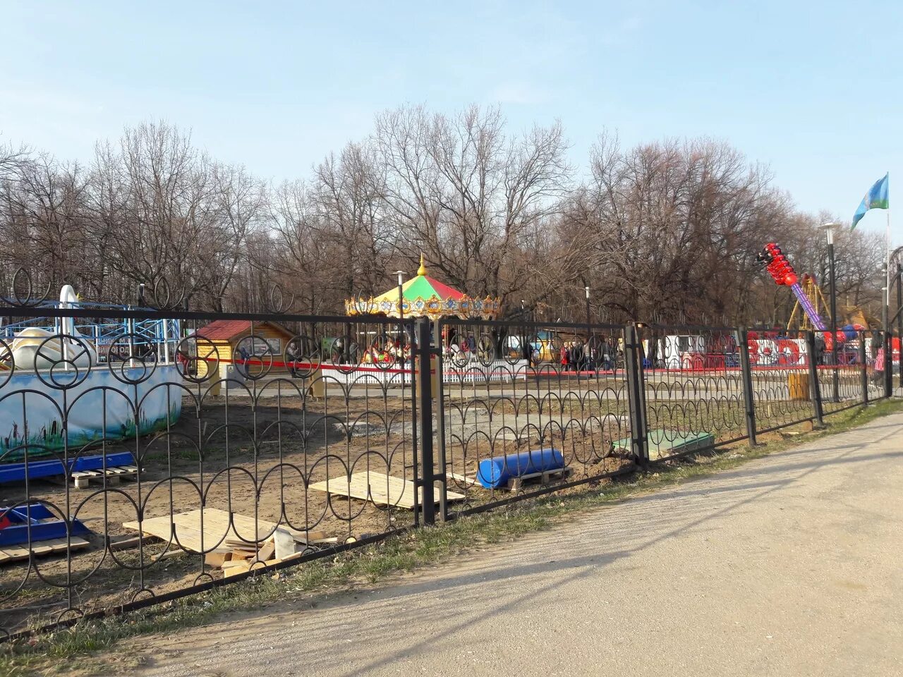 Парк Прибрежный Ульяновск. Парк Прибрежный Ульяновск аттракционы. Парк Прибрежный Ульяновск набережная. Парк Прибрежный Набережные Челны. Сайт парк ульяновска