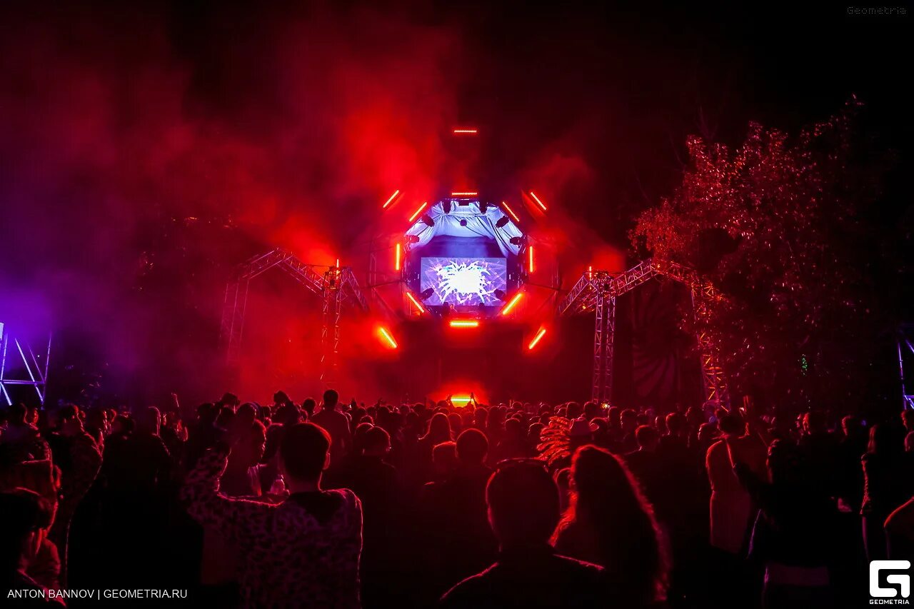 Open air сургут 2024. Механика опен эйр екатеринбург. Опен эйр ижевск. Ижевск фестиваль улетай. Телеклуб опен эйр.