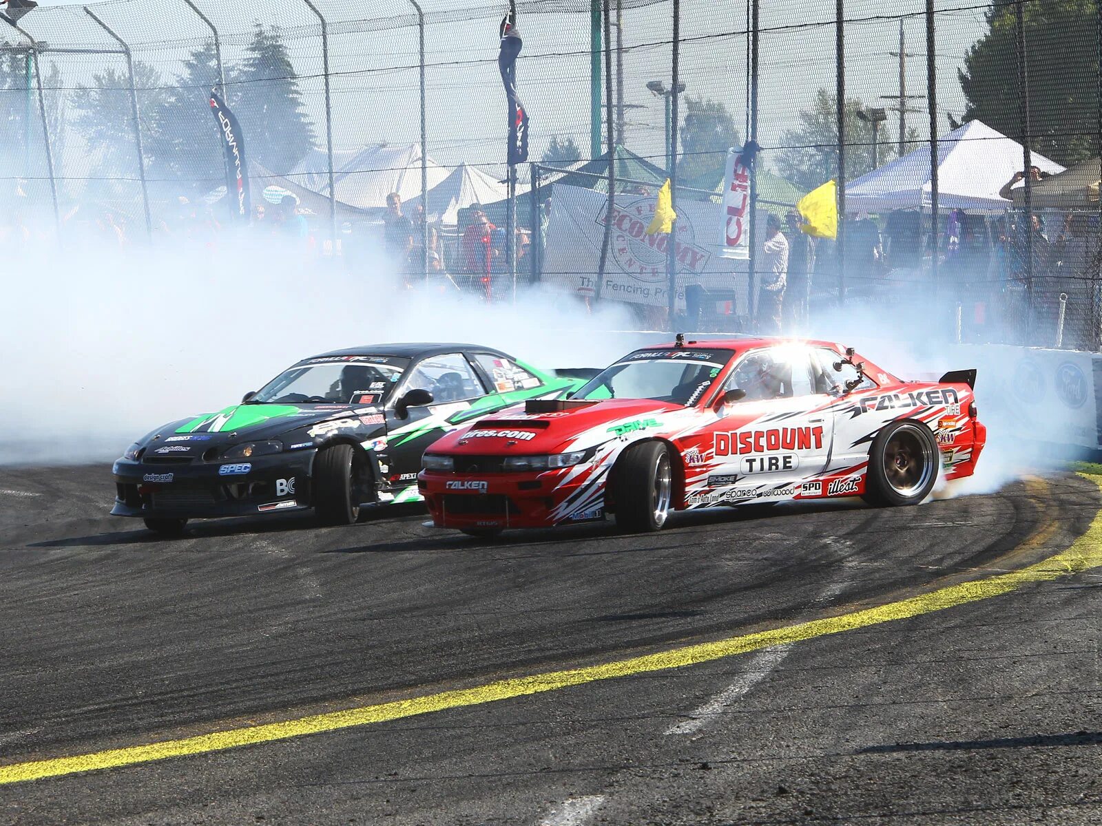 Double drift. Тойота Супра дрифт. Парный дрифт Япония. Манжа дрифт. Dodge Challenger Formula Drift.