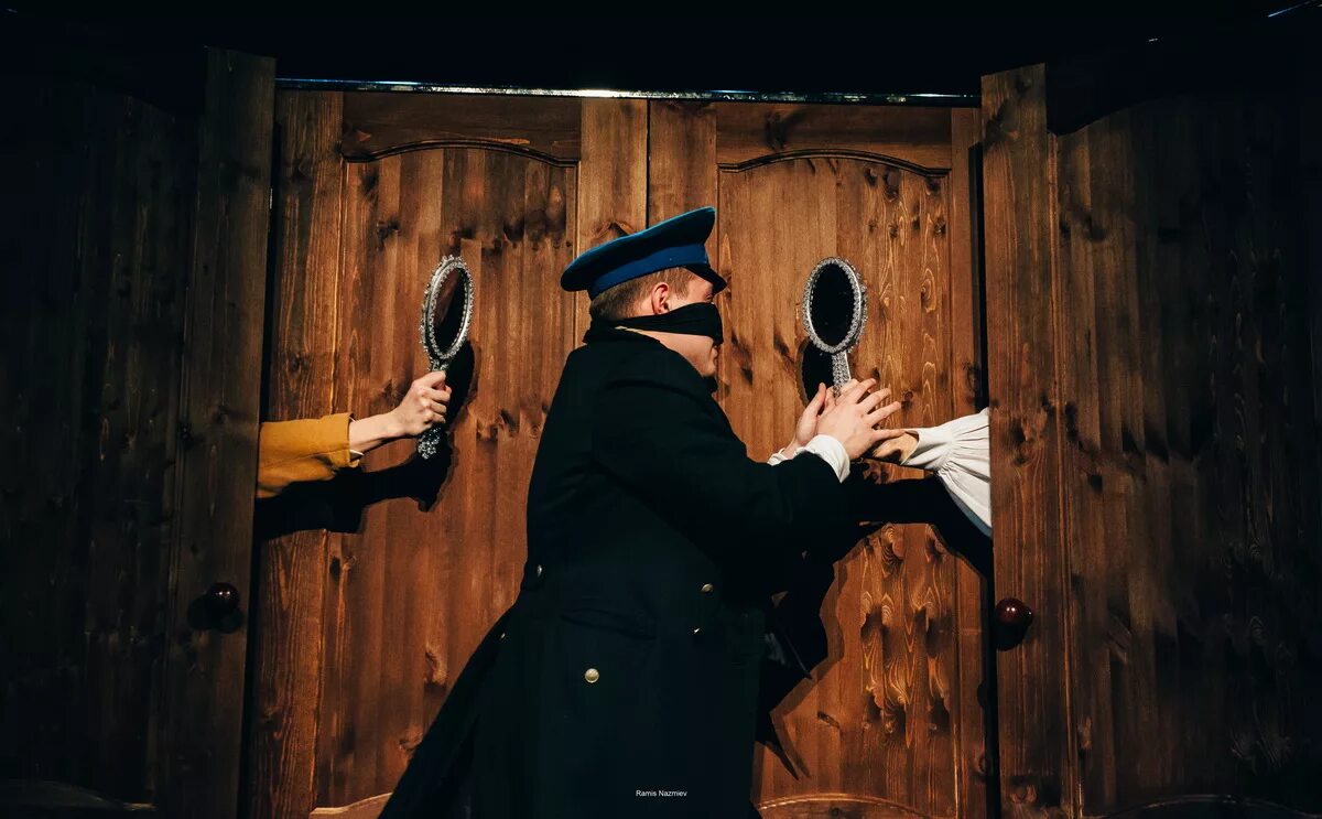 Спектакль нос гоголь. Севастополь тюз нос. Нос гоголь театр. Нос тюз. Театр юного зрителя казань.