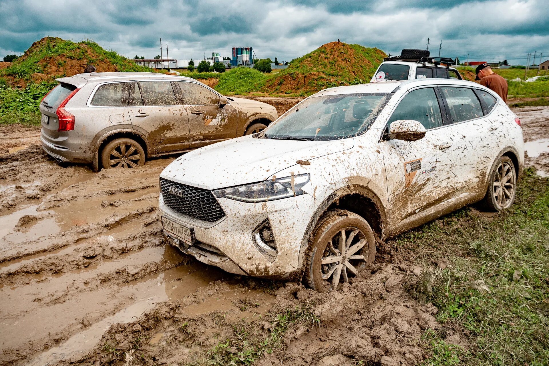 Хавал дарго краш тест. Хавал ф7 на бездорожье. haval f7 на бездорожье. haval julian на бездорожье. хавал ф7 в грязи.