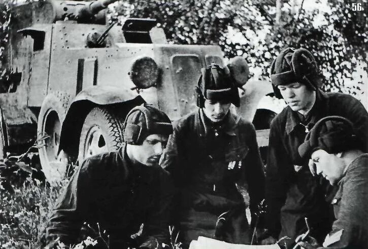 Т-4 танк подбитый. Танкисты 41 года. Танкисты 41 года. Танк т-26 1941. Танкисты 41 года.