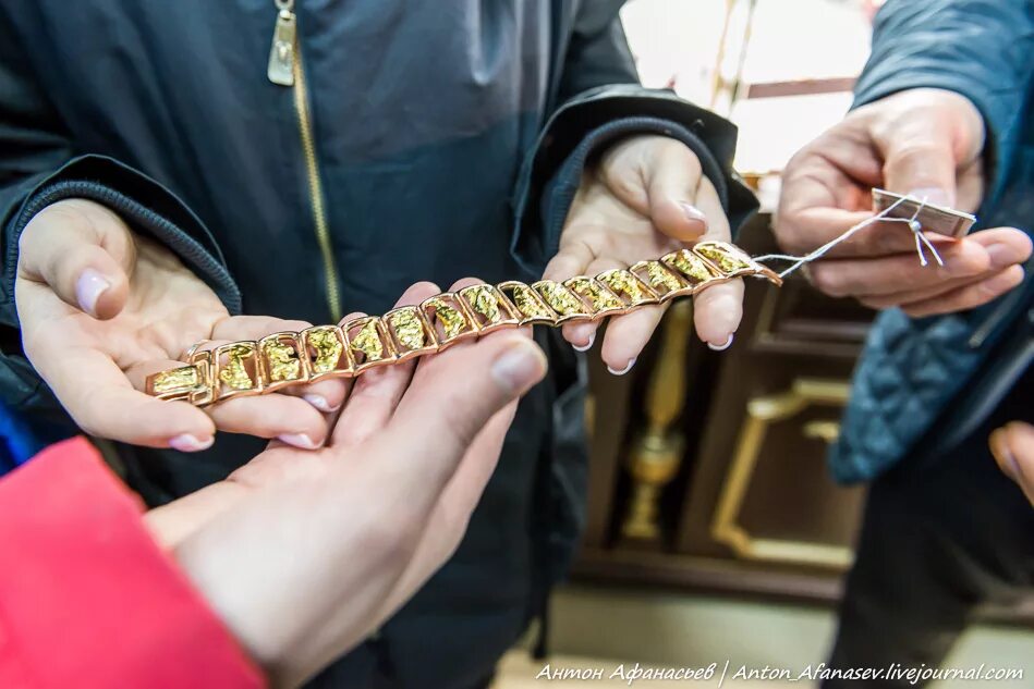 Браслет с самородками золота. Русское золото магадан. Старательский фарт 2022 магадан. Магазин империя магадан. Золотой магадан.