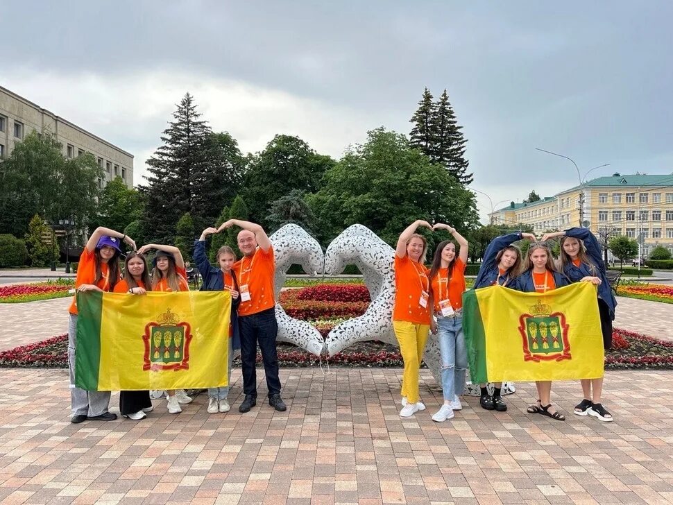 Молодежь пензы. Молодежный фестиваль. Молодежный фестиваль. Фестиваль молодежи пенза. Спутник пенза фестиваль перспектива.
