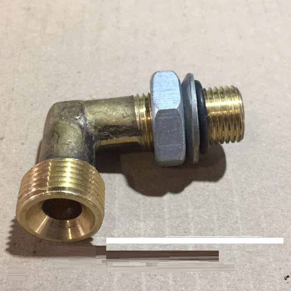 Штуцер исузу. Штуцер энергоаккумулятора. Угольник энергоаккумулятора 33104 валдай. Штуцер угловой 32053-3552324-01 паз. Штуцер энергоаккумулятора man.