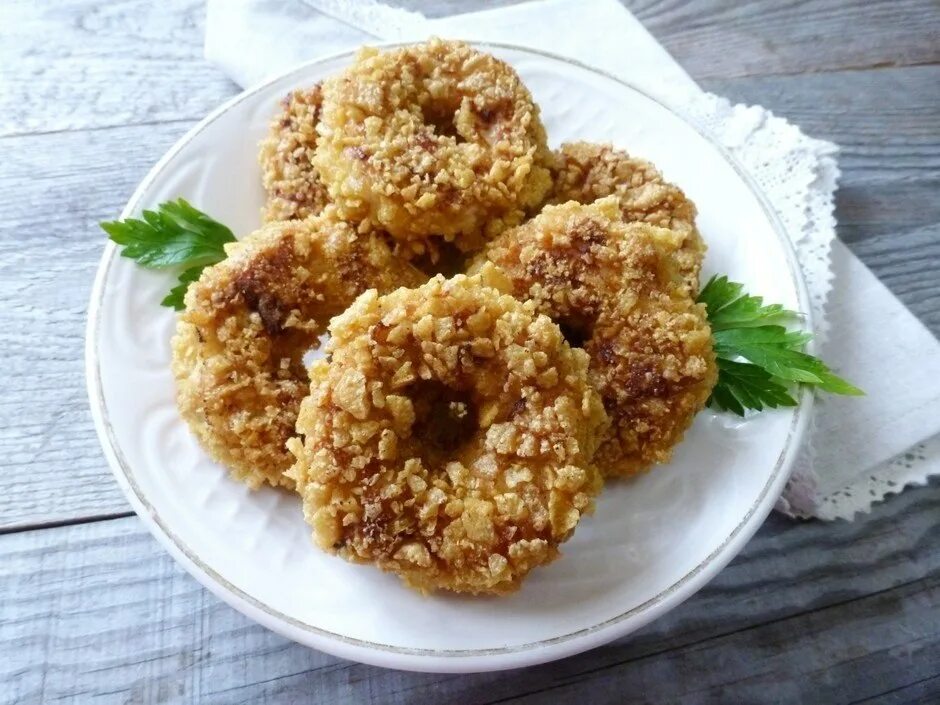 Фарш в панировке. Котлеты в кукурузных хлопьях. котлеты в панировке хлопьями. куриные котлеты в панировке. котлета в панировке из хлопьев.