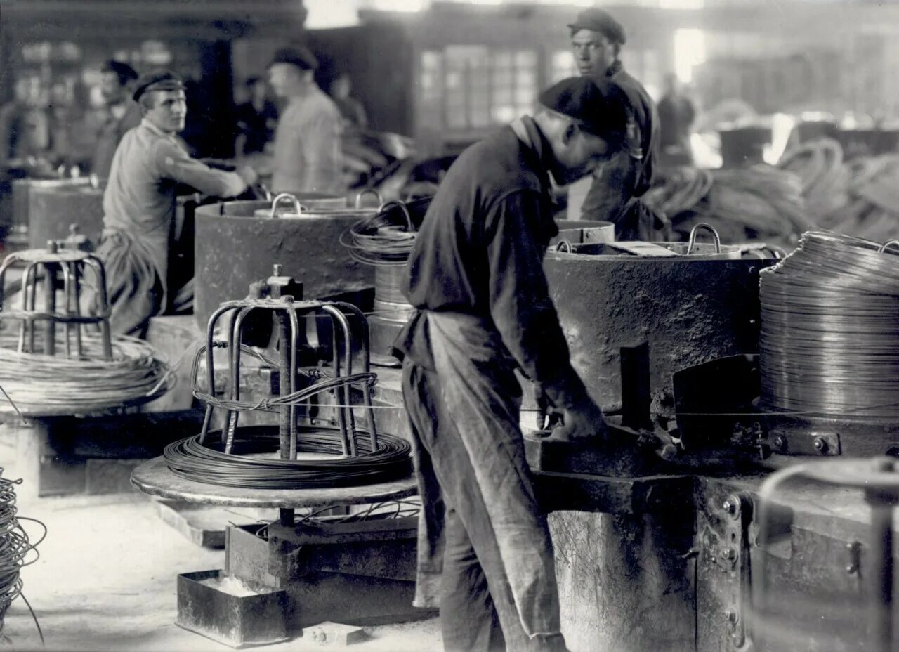 Ремонтно-механический завод в ссср. Создание отечественной промышленности. Реформы в области промышленности и торговли при петре 1. Белорецкий металлургический комбинат в годы войны. Цех 1930 х.