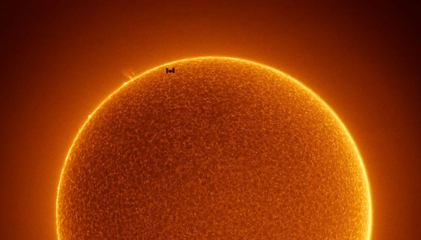 Солнце на фоне космоса. Земля на фоне солнца. Солнце с МКС. Солнце фото из космоса настоящее. Sol space