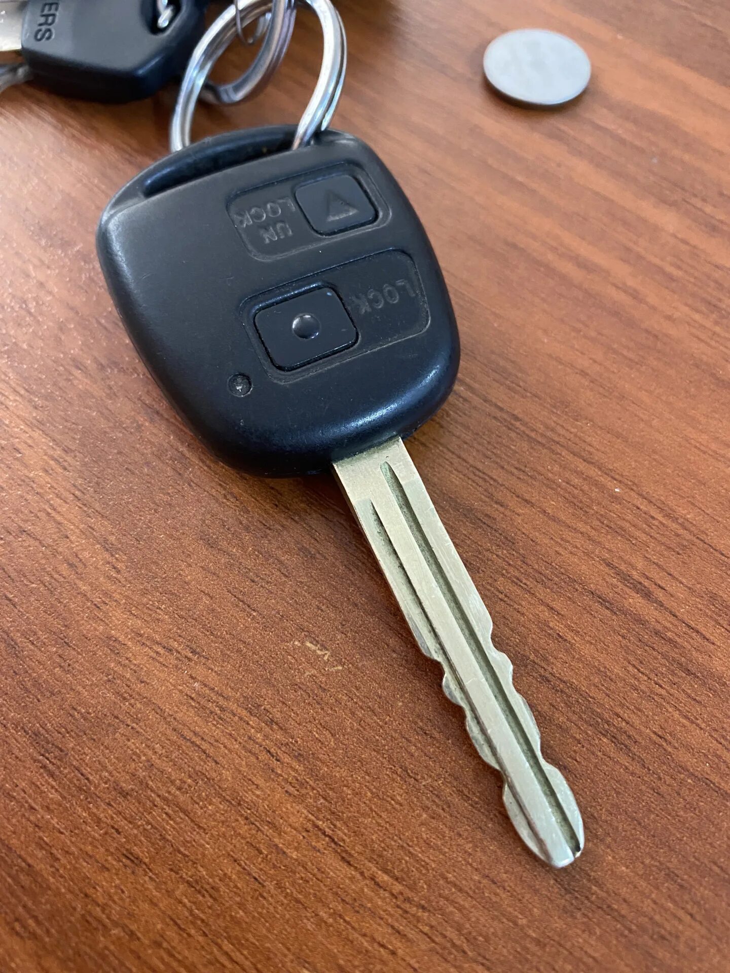 Болванка ключа зажигания тойота. Ключ тойота 2001 г. Ключ тойота рав 4 2009 артикул. Toyota aygo ключ зажигания. Оригинальный ключ тойота.